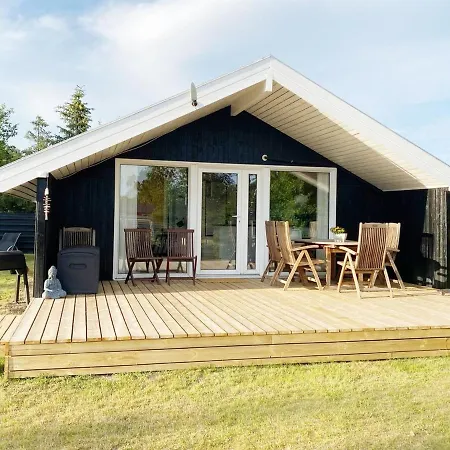 Aderice - 1km From The Sea In Ne Jutland By Interhome * Hals