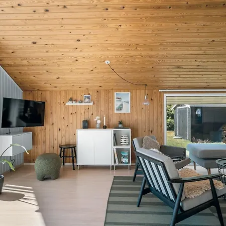 Aderice - 1km From The Sea By Interhome