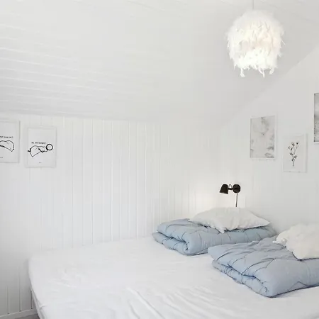 Aderice - 1km From The Sea By Interhome Hals