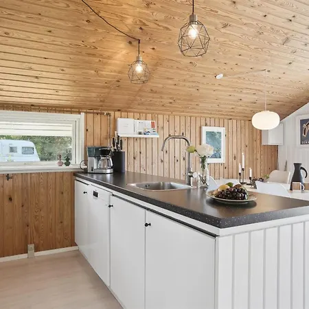 Aderice - 1km From The Sea By Interhome Hals