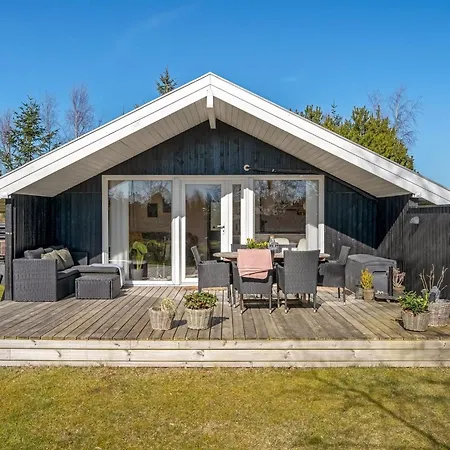 Aderice - 1km From The Sea By Interhome Hals