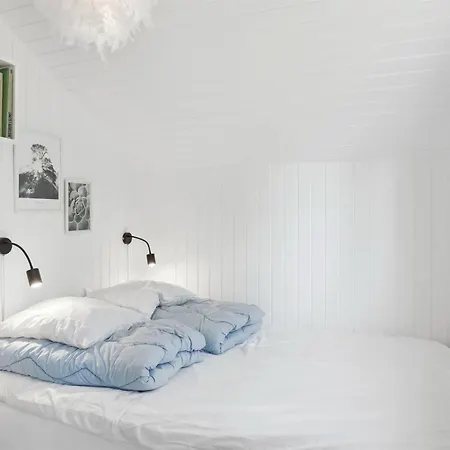 Aderice - 1km From The Sea By Interhome Hals